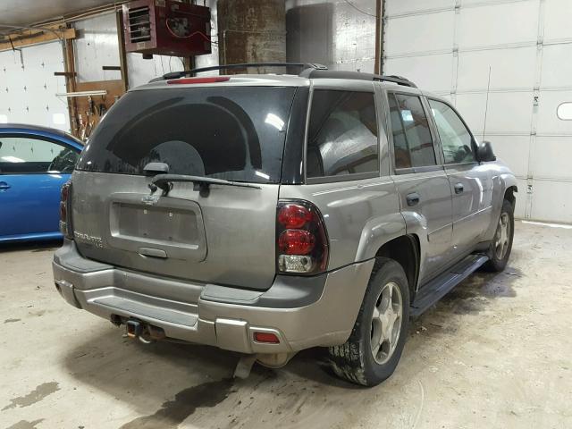 1GNDT13S472292432 - 2007 CHEVROLET TRAILBLAZE GRAY photo 4