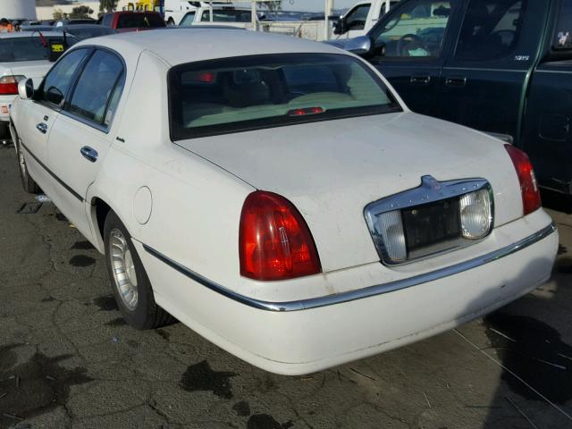 1LNHM81W3YY837018 - 2000 LINCOLN TOWN CAR WHITE photo 3