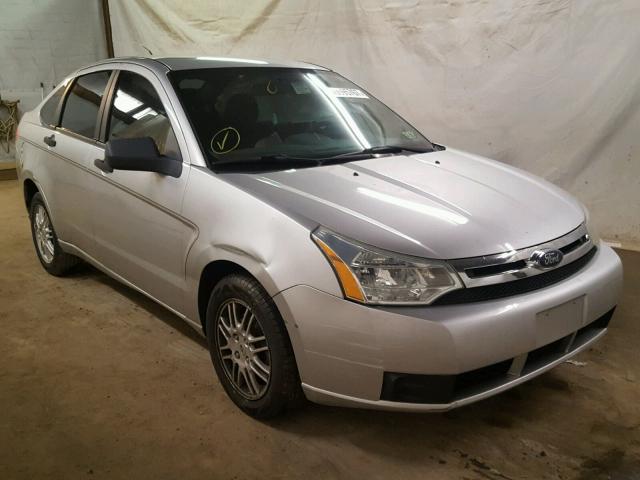 1FAHP3FNXAW144226 - 2010 FORD FOCUS SE SILVER photo 1