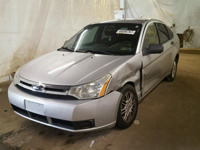 1FAHP3FNXAW144226 - 2010 FORD FOCUS SE SILVER photo 2