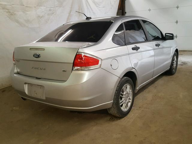 1FAHP3FNXAW144226 - 2010 FORD FOCUS SE SILVER photo 4