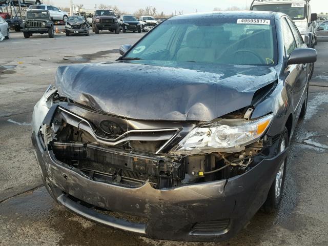 4T1BF3EKXBU192005 - 2011 TOYOTA CAMRY BASE GRAY photo 2