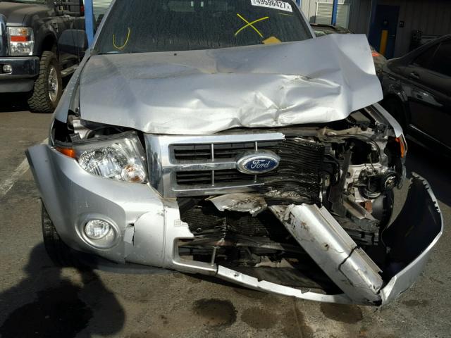 1FMCU0DG7BKA22721 - 2011 FORD ESCAPE XLT SILVER photo 7