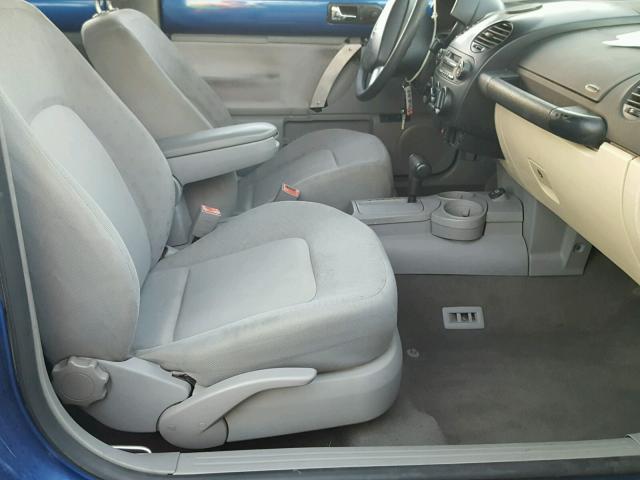3VWCP21CX2M422402 - 2002 VOLKSWAGEN NEW BEETLE 蓝色 照片 5