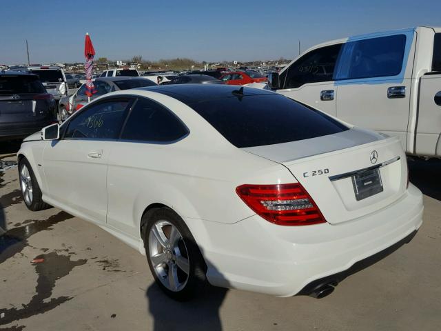 WDDGJ4HBXCF787782 - 2012 MERCEDES-BENZ C 250 WHITE photo 3