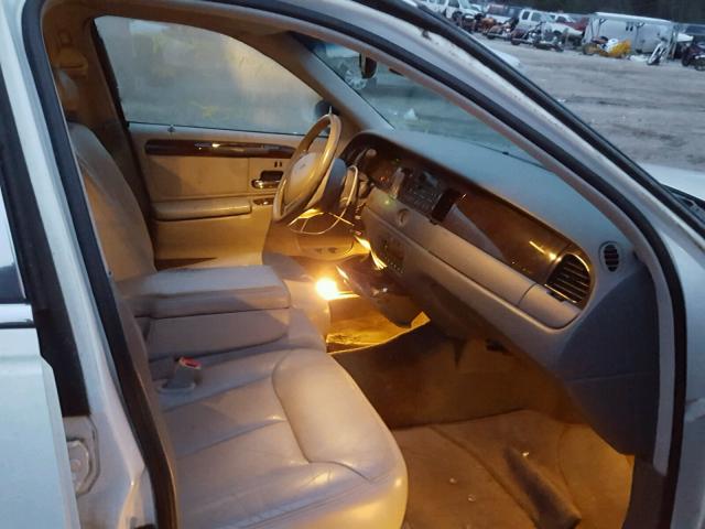 1LNFM83W9WY684808 - 1998 LINCOLN TOWN CAR C WHITE photo 5