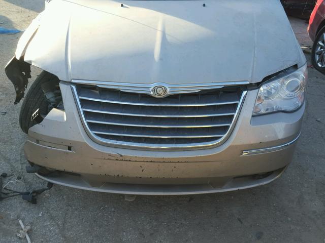 2A8HR64X18R747636 - 2008 CHRYSLER TOWN & COU TAN photo 7