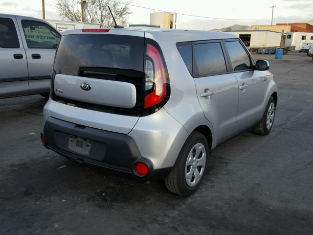 KNDJN2A25F7773306 - 2015 KIA SOUL SILVER photo 4