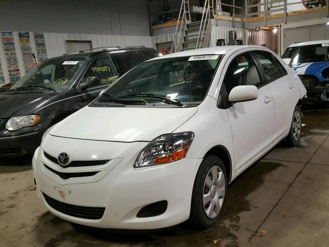 JTDBT923671073180 - 2007 TOYOTA YARIS WHITE photo 2