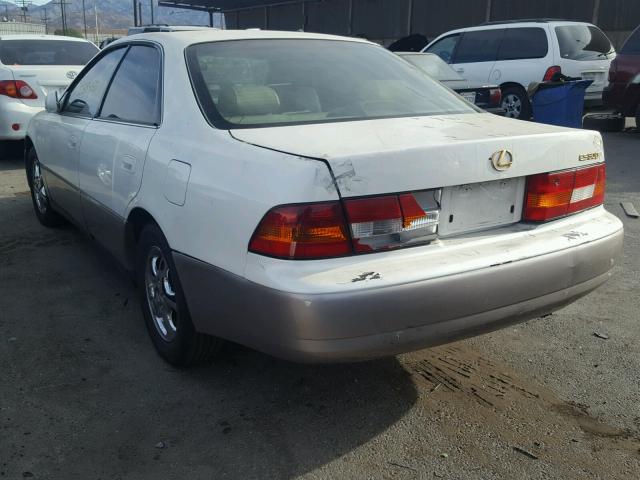 JT8BF28G1X5053662 - 1999 LEXUS ES 300 WHITE photo 3