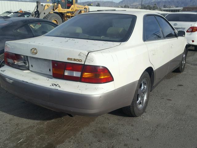 JT8BF28G1X5053662 - 1999 LEXUS ES 300 WHITE photo 4