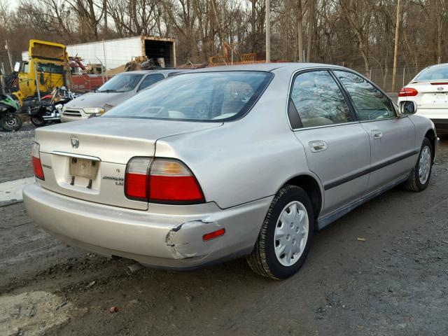 1HGCD5633VA028880 - 1997 HONDA ACCORD LX GOLD photo 4