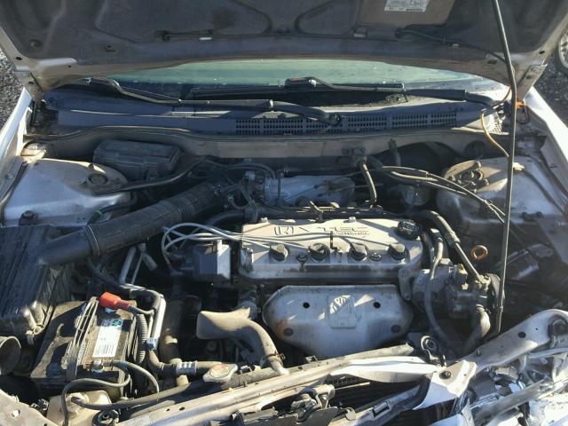 1HGCG5649WA081729 - 1998 HONDA ACCORD LX SILVER photo 7