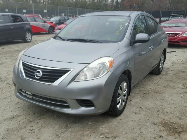 3N1CN7AP8DL889239 - 2013 NISSAN VERSA S 银色 照片 2