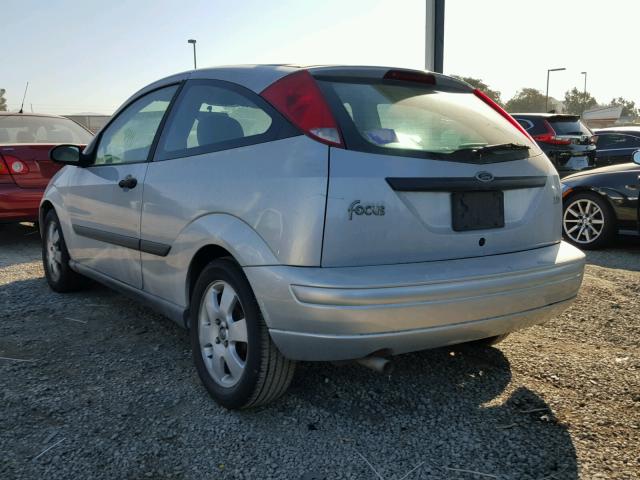 3FAFP31311R192116 - 2001 FORD FOCUS ZX3 SILVER photo 3