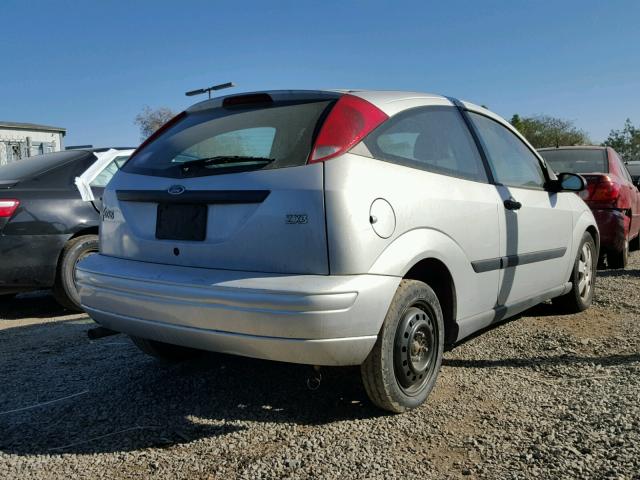 3FAFP31311R192116 - 2001 FORD FOCUS ZX3 SILVER photo 4