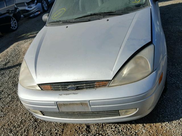 3FAFP31311R192116 - 2001 FORD FOCUS ZX3 SILVER photo 9