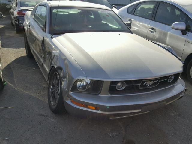 1ZVHT80N995118825 - 2009 FORD MUSTANG SILVER photo 1