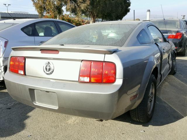 1ZVHT80N995118825 - 2009 FORD MUSTANG SILVER photo 4