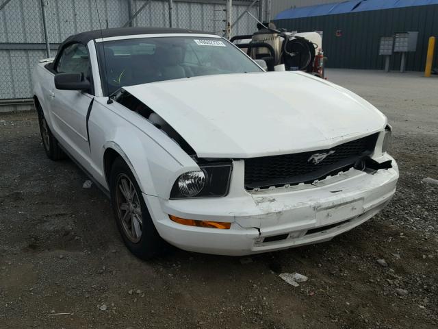 1ZVHT84N585204982 - 2008 FORD MUSTANG WHITE photo 1