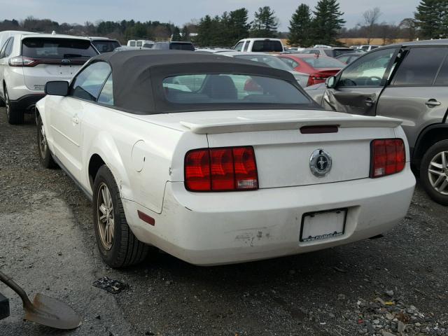 1ZVHT84N585204982 - 2008 FORD MUSTANG WHITE photo 3