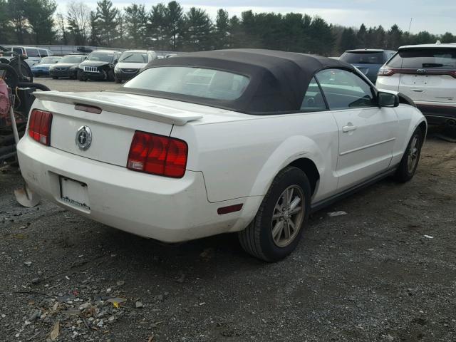 1ZVHT84N585204982 - 2008 FORD MUSTANG WHITE photo 4