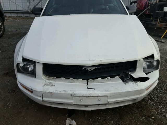 1ZVHT84N585204982 - 2008 FORD MUSTANG WHITE photo 7