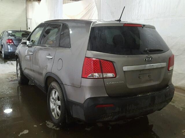 5XYKTCA12BG011801 - 2011 KIA SORENTO BA GRAY photo 3