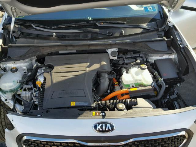 KNDCB3LCXH5063507 - 2017 KIA NIRO FE SILVER photo 7