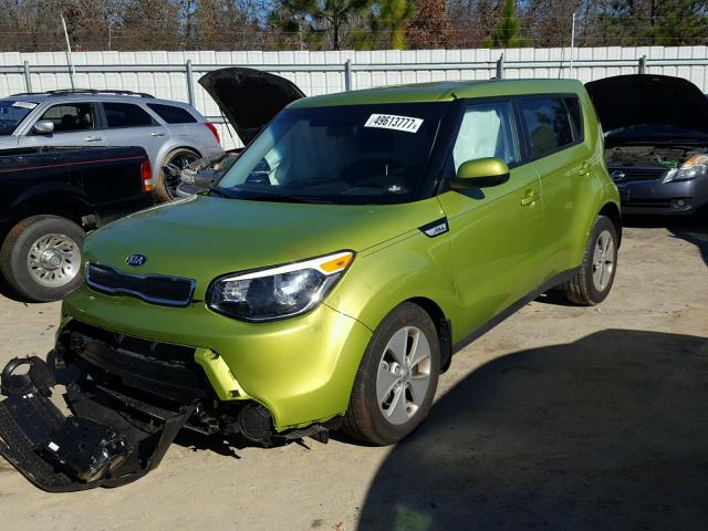 KNDJN2A24G7866111 - 2016 KIA SOUL GREEN photo 2