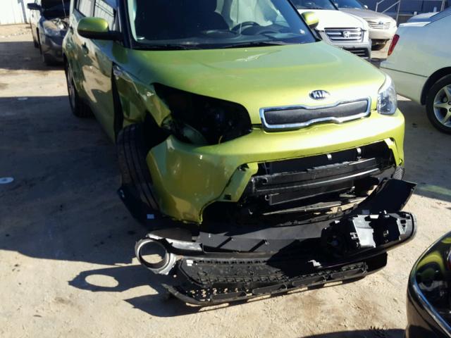 KNDJN2A24G7866111 - 2016 KIA SOUL GREEN photo 9