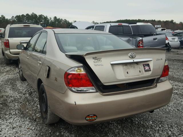 4T1BE32K25U584732 - 2005 TOYOTA CAMRY LE 金色 照片 3
