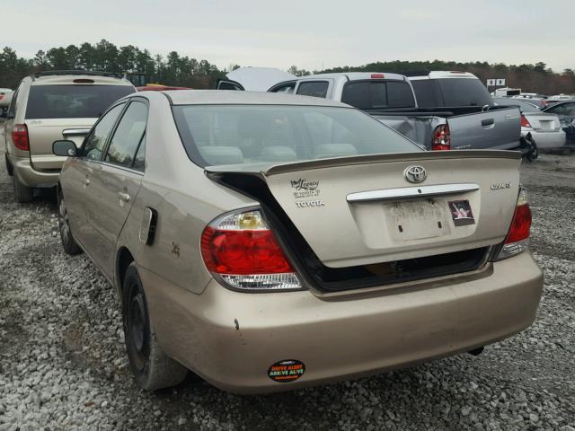 4T1BE32K25U584732 - 2005 TOYOTA CAMRY LE GOLD photo 3