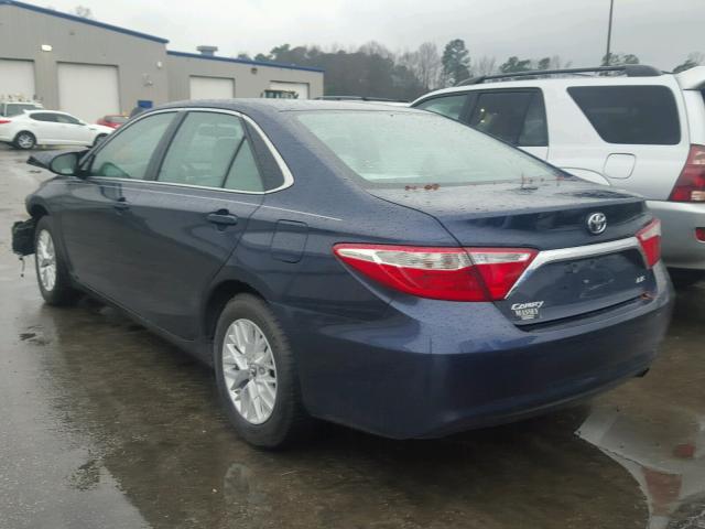 4T1BF1FK9HU806652 - 2017 TOYOTA CAMRY LE 蓝色 照片 3