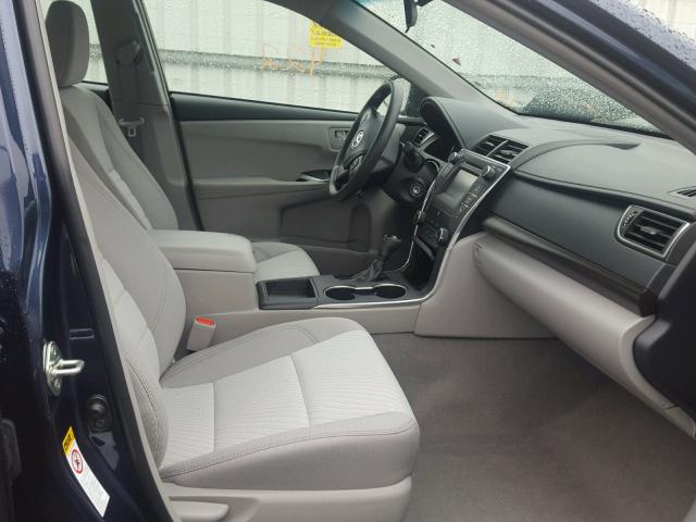 4T1BF1FK9HU806652 - 2017 TOYOTA CAMRY LE 蓝色 照片 5