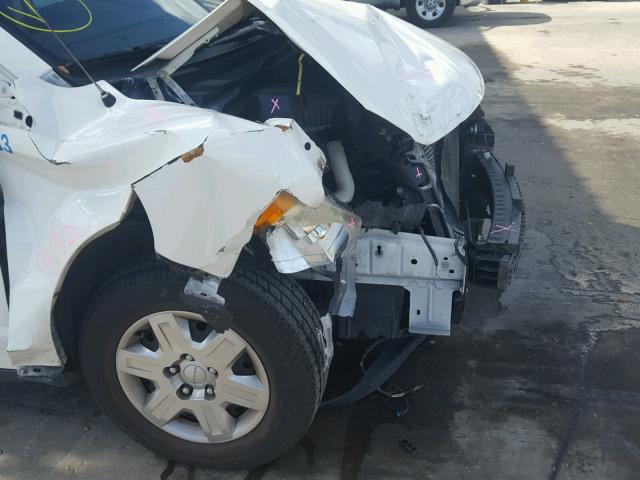 2D4RN1AG2BR621472 - 2011 DODGE GRAND CARA WHITE photo 9