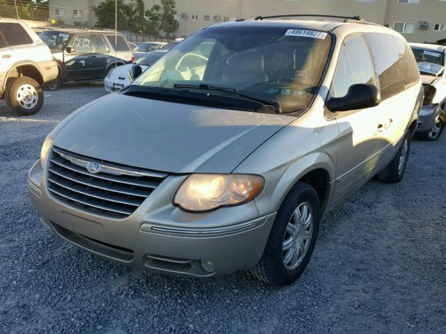 2C8GP54LX5R136725 - 2005 CHRYSLER TOWN & COU BEIGE photo 2