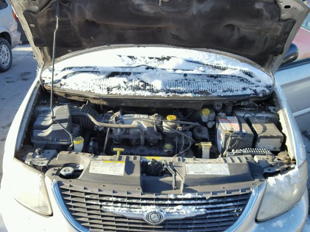 2C4GP74L91R385122 - 2001 CHRYSLER TOWN & COU SILVER photo 7