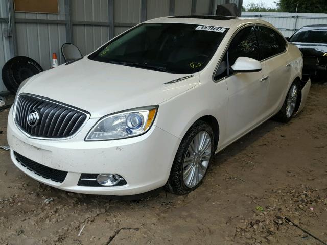 1G4PR5SK1D4239602 - 2013 BUICK VERANO CON CREAM photo 2