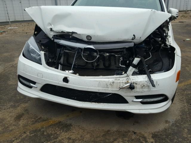 WDDGF5EB8BF637826 - 2011 MERCEDES-BENZ C 300 WHITE photo 9