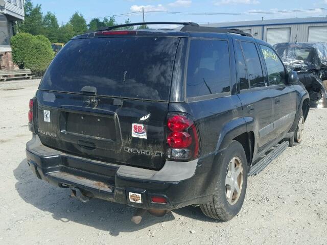 1GNDT13S442398939 - 2004 CHEVROLET TRAILBLAZE BLACK photo 4