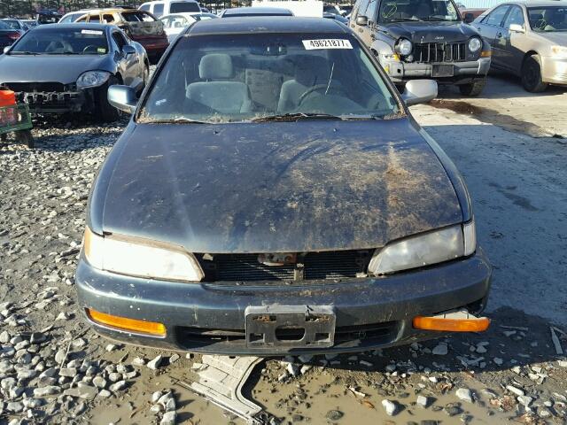 1HGCD7235VA004176 - 1997 HONDA ACCORD LX GREEN photo 9