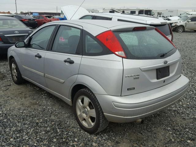 3FAFP37N25R106584 - 2005 FORD FOCUS ZX5 SILVER photo 3