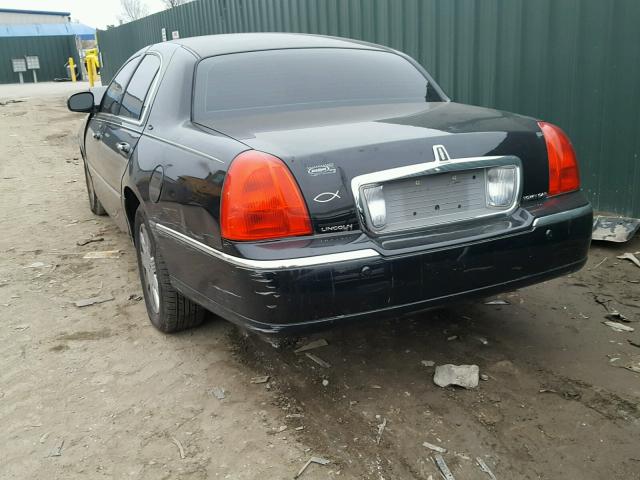 1LNHM83W63Y689355 - 2003 LINCOLN TOWN CAR C BLACK photo 3