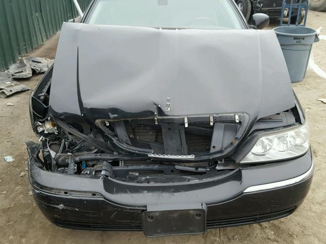 1LNHM83W63Y689355 - 2003 LINCOLN TOWN CAR C BLACK photo 7