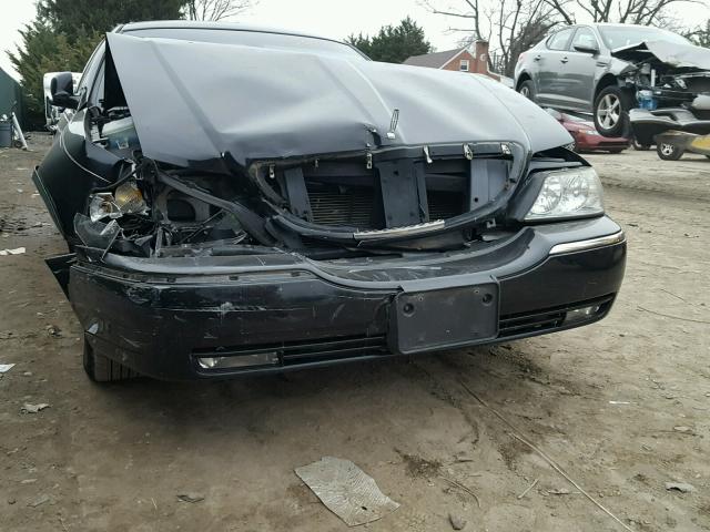 1LNHM83W63Y689355 - 2003 LINCOLN TOWN CAR C BLACK photo 9