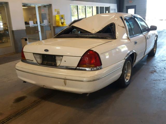 2FAFP74W1WX130530 - 1998 FORD CROWN VICT WHITE photo 4