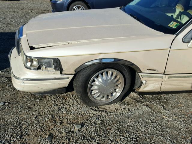 1LNLM83W3TY626837 - 1996 LINCOLN TOWN CAR C TAN photo 9