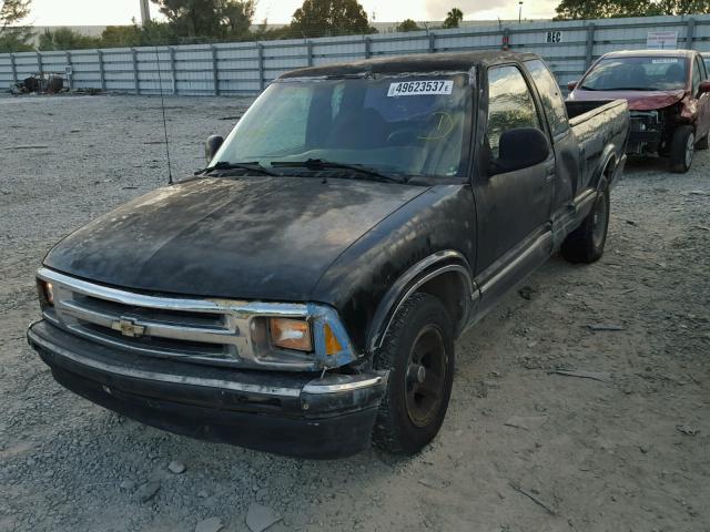 1GCCS19X0V8104560 - 1997 CHEVROLET S TRUCK S1 BLACK photo 2