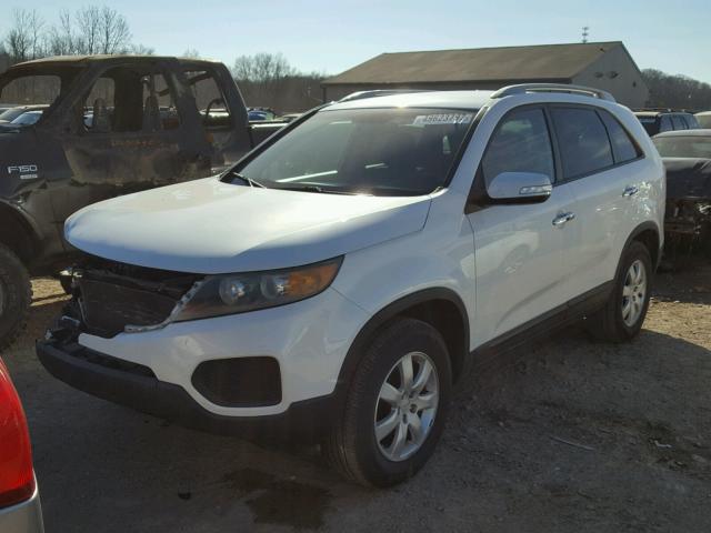 5XYKT4A2XBG170354 - 2011 KIA SORENTO BA WHITE photo 2